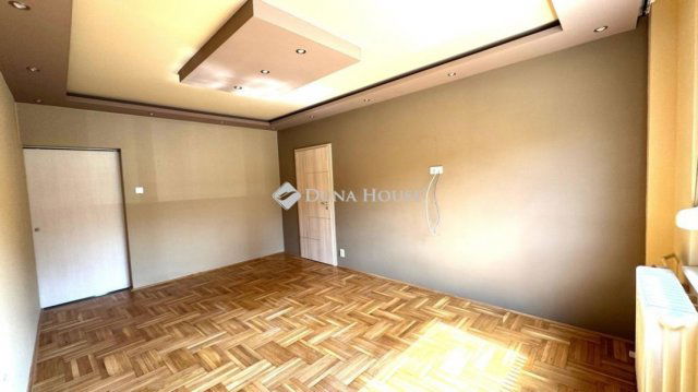 Kiadó panellakás, albérlet, Debrecenben 220 E Ft / hó, 3 szobás