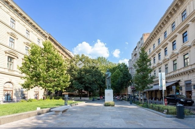 Eladó téglalakás, Budapesten, VI. kerületben 135 M Ft, 3 szobás
