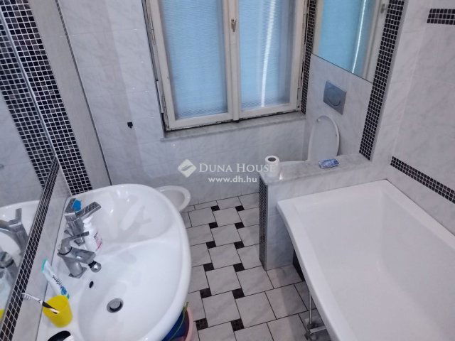 Eladó téglalakás, Budapesten, VIII. kerületben 90 M Ft, 4 szobás