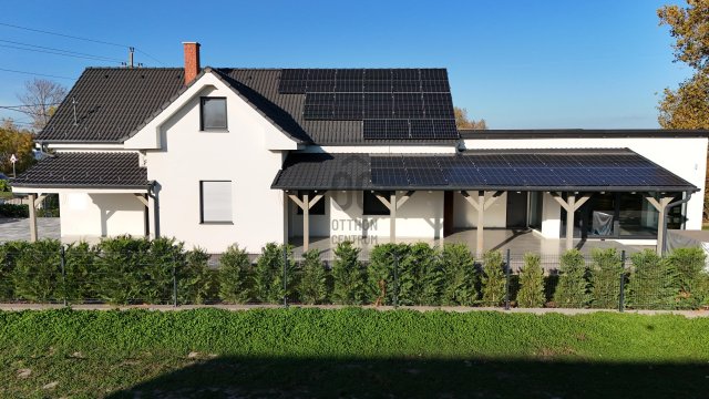 Eladó családi ház, Kiskunlacházán 199 M Ft, 8 szobás