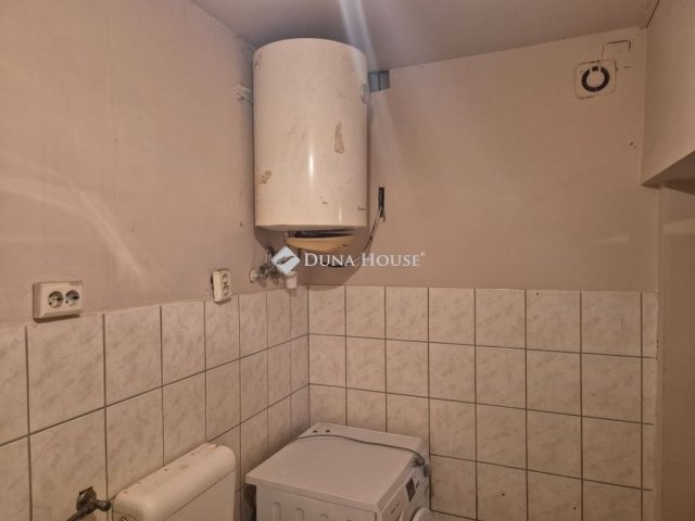 Eladó családi ház, Csömörön 60 M Ft, 2 szobás