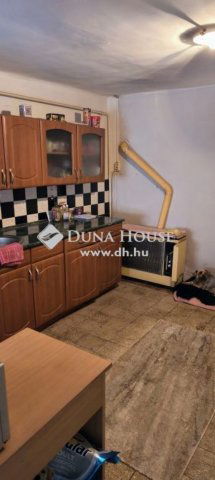 Eladó családi ház, Pécsett 46.9 M Ft, 3 szobás