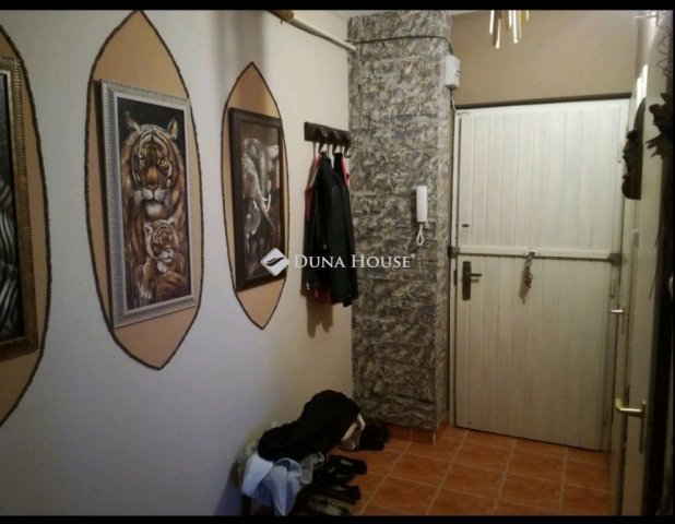 Eladó panellakás, Pétfürdőn 37.5 M Ft, 2 szobás