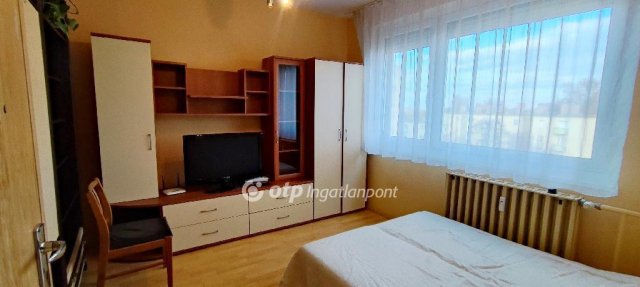 Eladó panellakás, Győrött 49.95 M Ft, 2 szobás