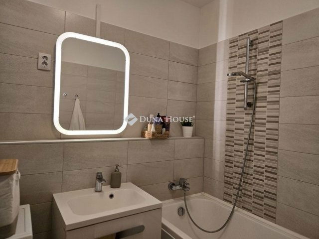 Eladó téglalakás, Székesfehérvárott 115 M Ft, 3 szobás