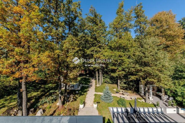 Eladó nyaraló, Pilisszentkereszten 685.8 M Ft, 6 szobás