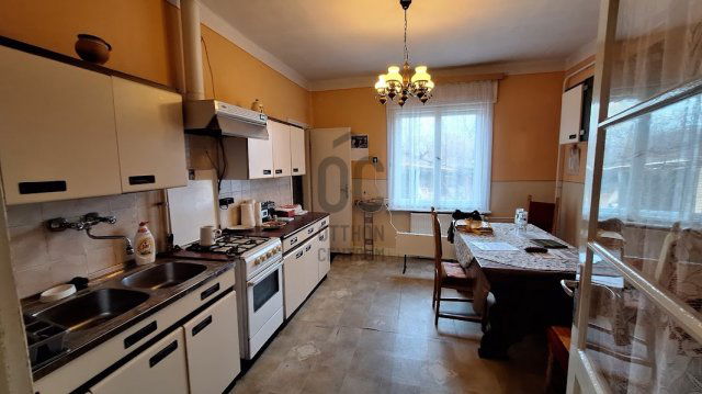 Eladó családi ház, Kalocsán 33.5 M Ft, 4 szobás