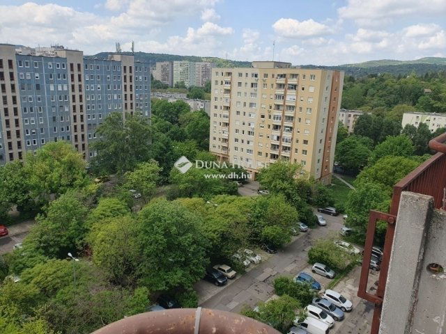 Eladó panellakás, Budapesten, III. kerületben 58.999 M Ft