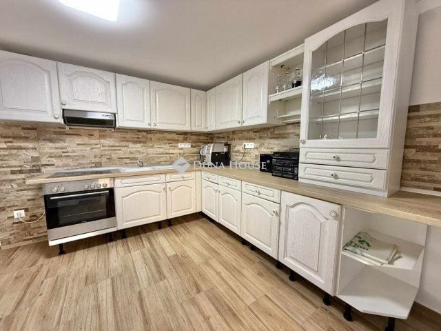 Eladó családi ház, Dunaföldváron 42.5 M Ft, 3 szobás