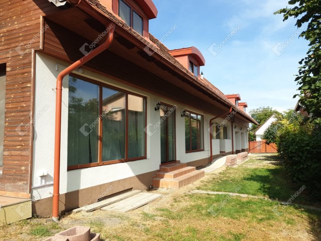 Eladó családi ház, Győrött 195 M Ft, 10 szobás