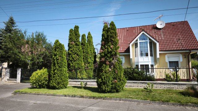 Eladó családi ház, Debrecenben 124.9 M Ft, 4 szobás