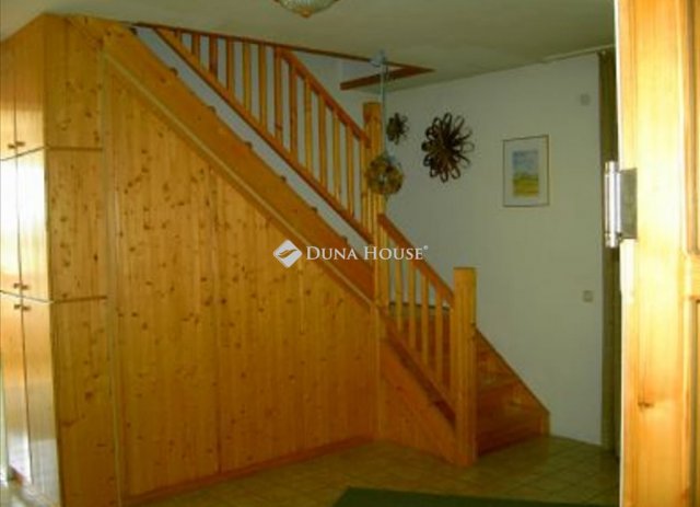 Eladó családi ház, Jakabszálláson 320 M Ft, 15 szobás