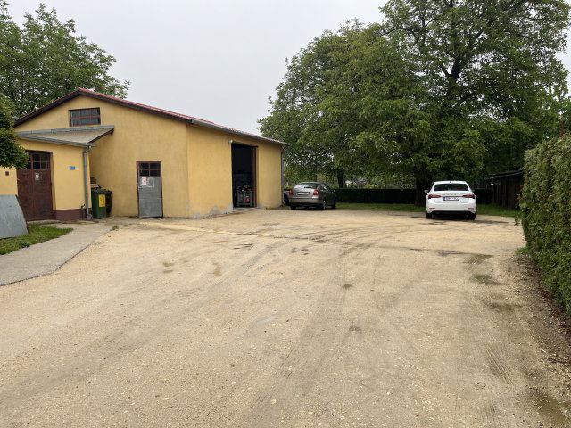 Eladó családi ház, Ajkán 47 M Ft, 3 szobás