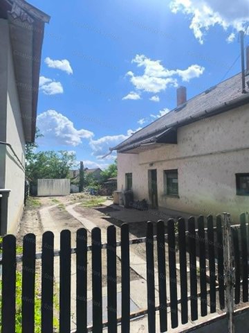 Eladó családi ház, Tiszaföldváron 17.5 M Ft, 3 szobás