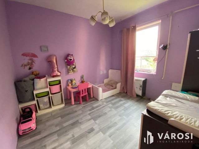 Eladó családi ház, Komáromban 44.9 M Ft, 3 szobás