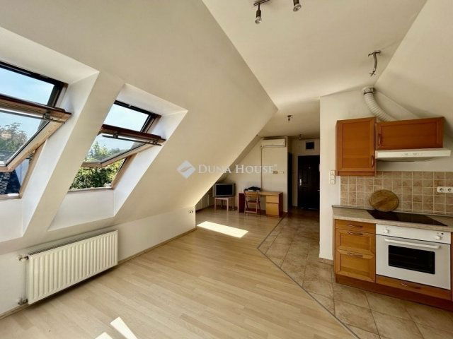Eladó téglalakás, Budapesten, III. kerületben 74.9 M Ft