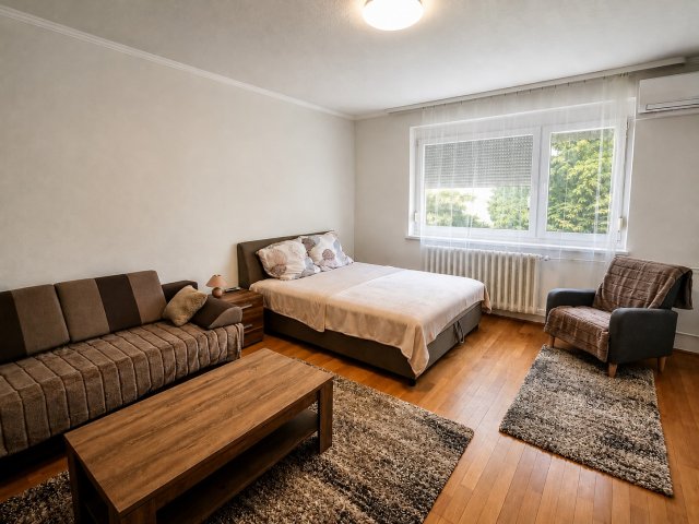 Eladó téglalakás, Keszthelyen 60 M Ft, 3+2 szobás