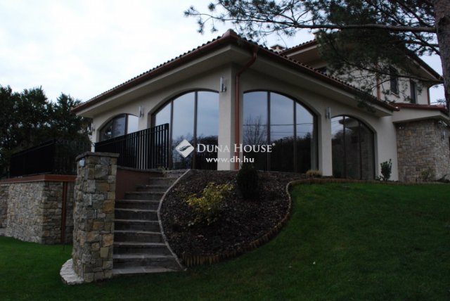 Eladó családi ház, Szentendrén 616 M Ft, 3 szobás