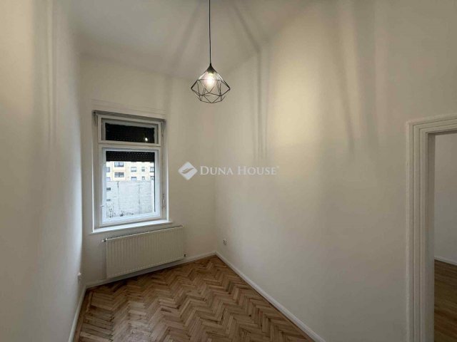 Eladó téglalakás, Győrött 46.9 M Ft, 2 szobás