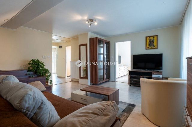 Eladó családi ház, Pécsett 169.9 M Ft, 5+2 szobás