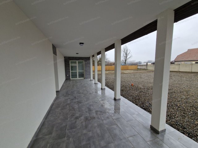 Eladó családi ház, Jászfényszarun 49.9 M Ft, 2+1 szobás