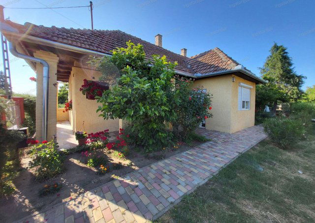 Eladó családi ház, Tyukodon 13.99 M Ft, 1 szobás