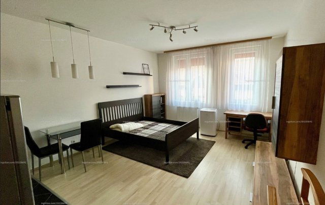 Kiadó téglalakás, albérlet, VIII. kerületben, Corvin sétányon