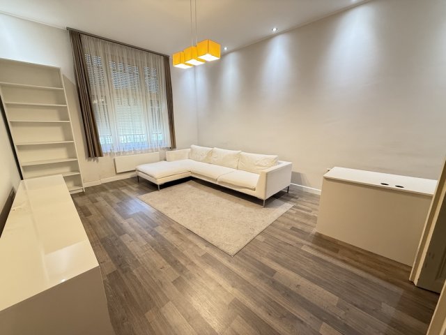 Kiadó téglalakás, albérlet, Pakson 250 E Ft / hó, 2 szobás