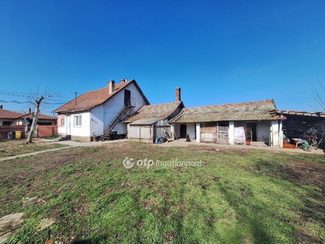 Eladó családi ház, Füzesgyarmaton 27.2 M Ft, 2 szobás