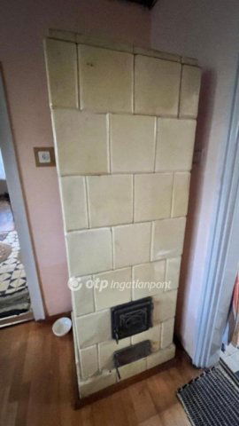 Eladó családi ház, Pápán 37.9 M Ft, 2 szobás