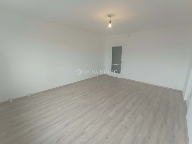 Eladó panellakás, Kecskeméten 46.49 M Ft, 2 szobás