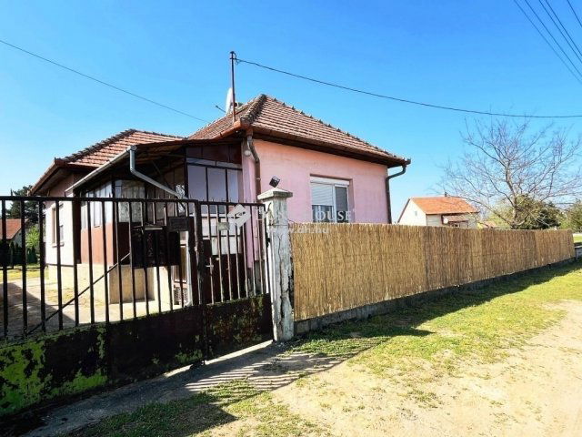 Eladó családi ház, Tápiószecsőn 36.9 M Ft, 2 szobás