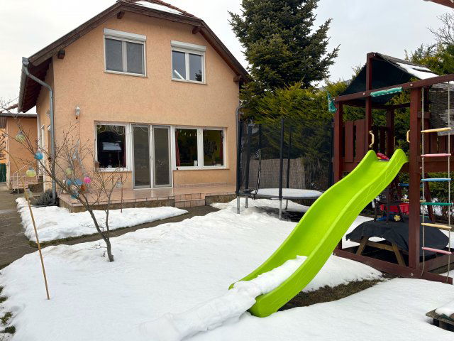 Eladó családi ház, Budapesten, III. kerületben 230 M Ft