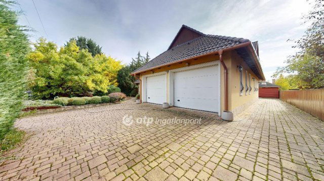 Eladó családi ház, Halmajon 100.965 M Ft, 6 szobás