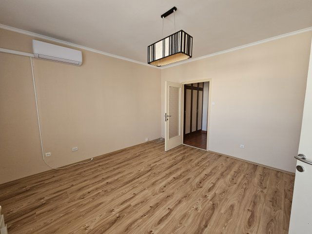Kiadó téglalakás, albérlet, Pápán 120 E Ft / hó, 2 szobás