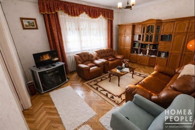 Eladó családi ház, Szegeden 108.999 M Ft, 4 szobás