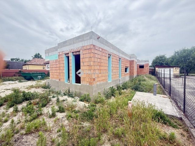 Eladó ikerház, Szigetszentmiklóson 89.85 M Ft, 4 szobás