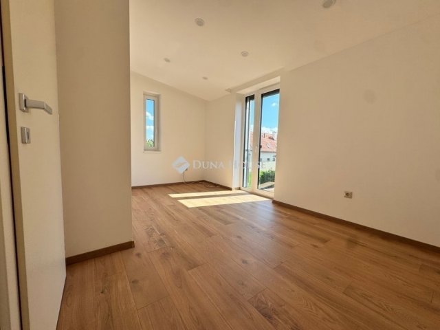 Eladó ikerház, Veszprémben 175 M Ft, 5 szobás