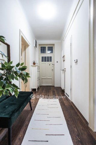 Eladó téglalakás, Pécsett 79.9 M Ft, 3 szobás