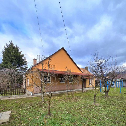 Eladó családi ház, Tatabányán 63.5 M Ft, 3+1 szobás