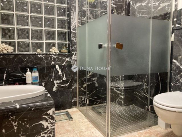 Eladó családi ház, Parádon 170 M Ft, 10 szobás