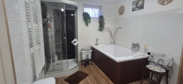 Eladó családi ház, Veresegyházon 129.9 M Ft, 3 szobás