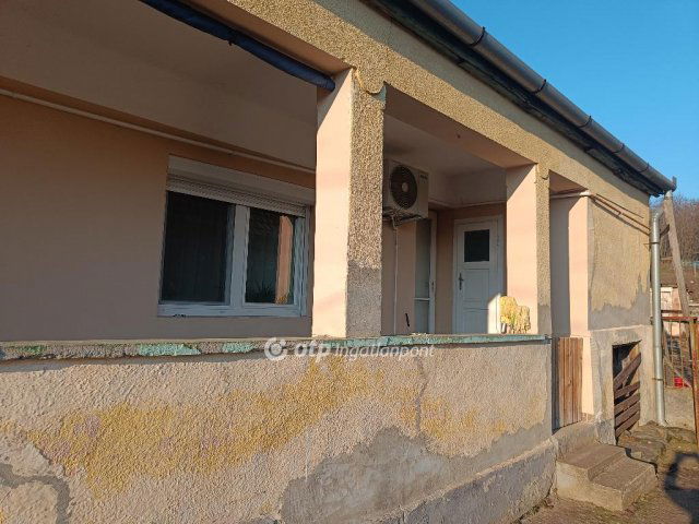 Eladó családi ház, Rózsaszentmártonon 17 M Ft, 2 szobás