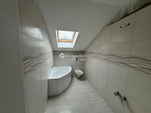 Eladó téglalakás, Ráckevén 97.5 M Ft, 5 szobás