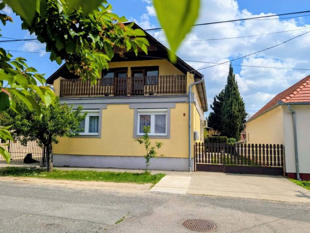 Eladó családi ház, Keszthelyen 99 M Ft, 4+1 szobás
