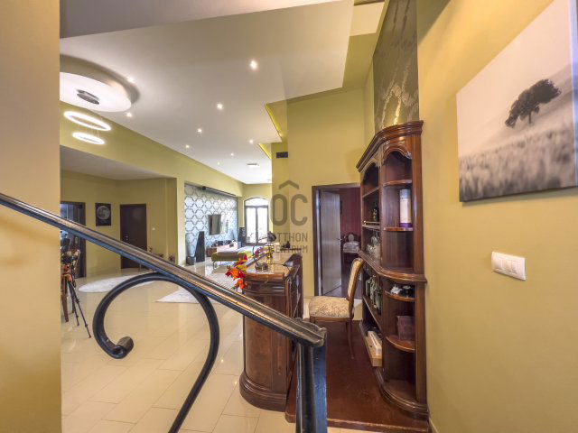 Eladó családi ház, Budajenőn 449.999 M Ft, 8 szobás