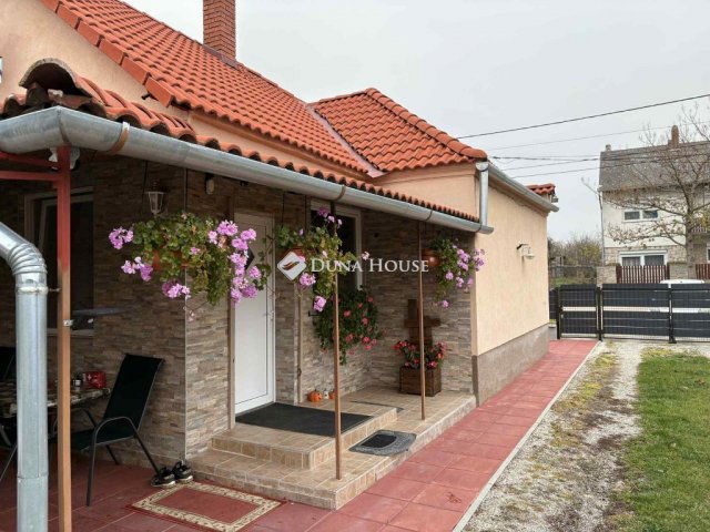 Eladó családi ház, Rábapatonán 67.9 M Ft, 2 szobás