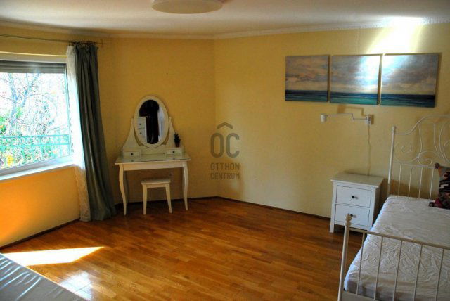 Eladó ikerház, Budapesten, II. kerületben 200 M Ft, 5 szobás