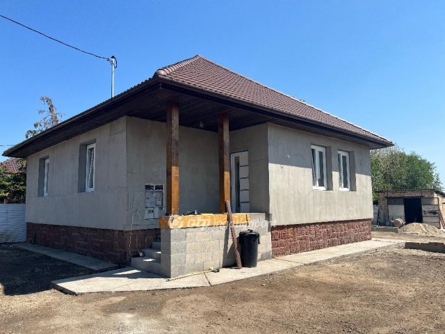 Eladó családi ház, Farmoson 80 M Ft, 3 szobás