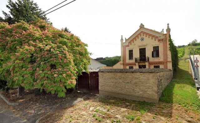 Eladó családi ház, Szekszárdon, Bor utcában 135 M Ft, 6 szobás